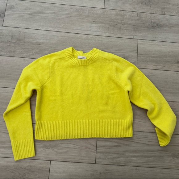 ✨NWT✨ UNIVERSAL THREAD Crew Neck Cashmere Like Yellow Sweater - Medium & Large - Picture 8 of 8